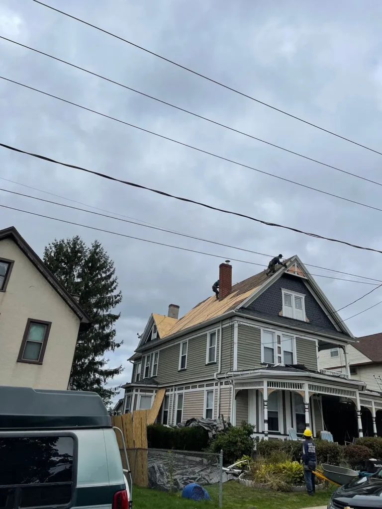 Professional asphalt shingle roof installation